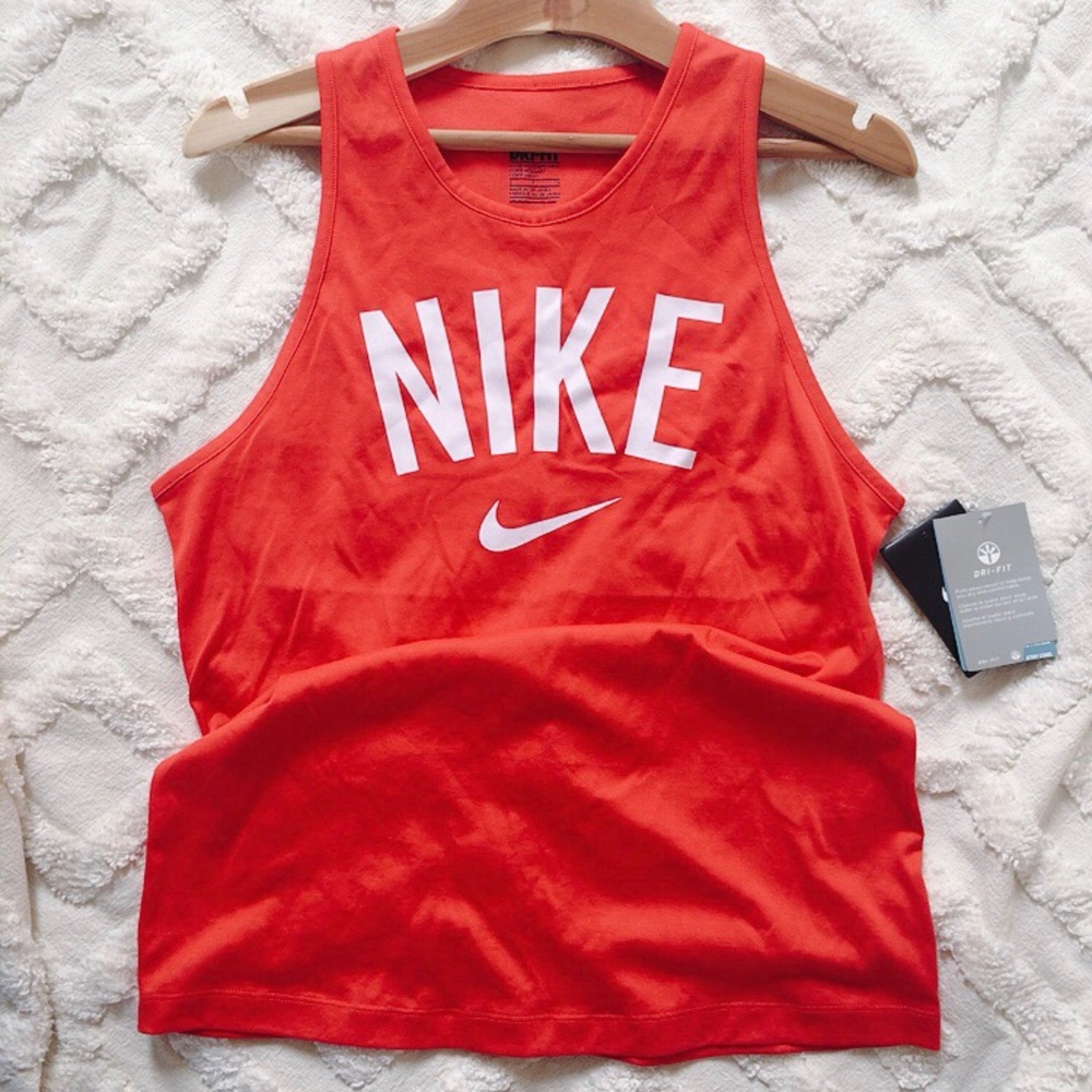 Nike ‘Tomboy’ Red Tank - Picture 2 of 4